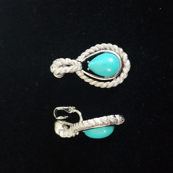 Vintage Earrings - Picture 2 of 3